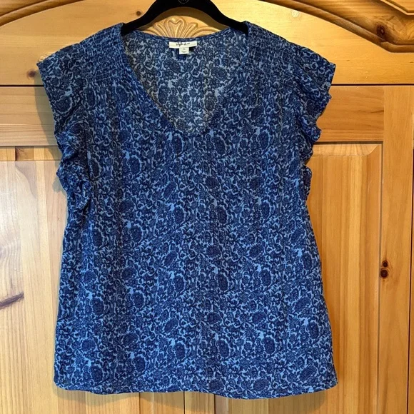 🌟HP🌟Style & Co. Gauze Flutter Sleeve Top - Picture 2 of 8